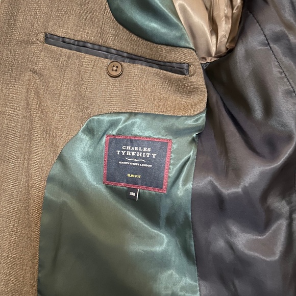 Charles Tyrwhitt suit - Picture 1 of 7